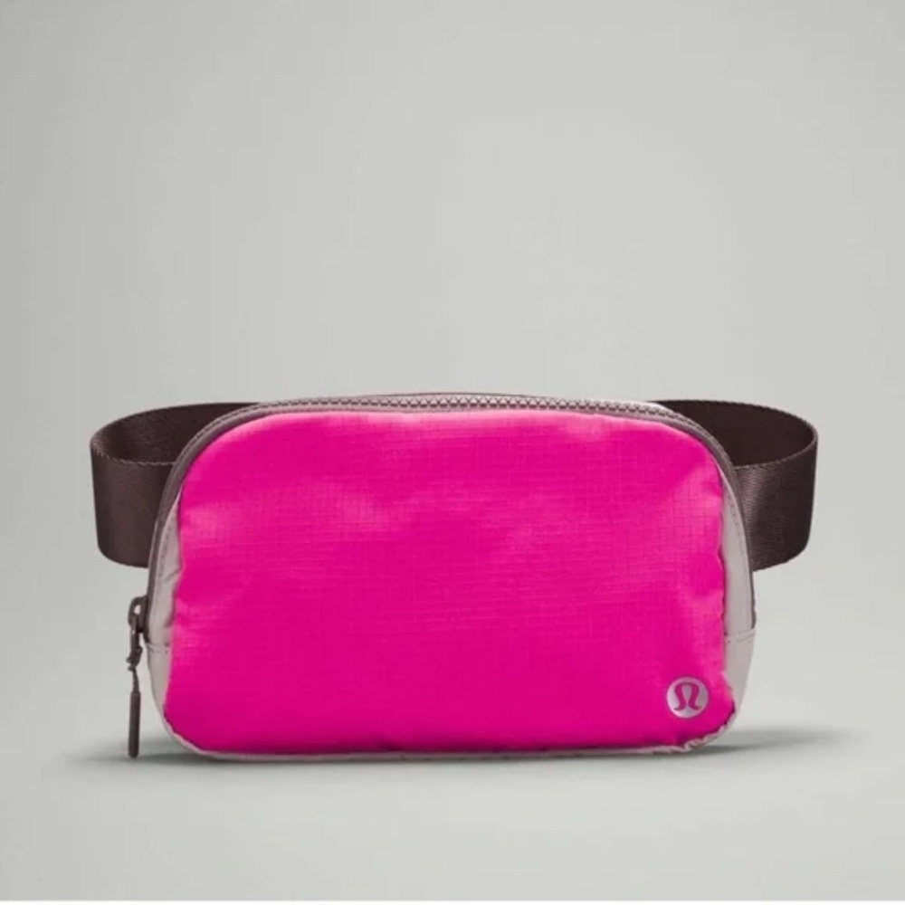 Brand NWT Lululemon Everywhere Belt Bag in Pow Pink Light / Lunar Rock / Chrome